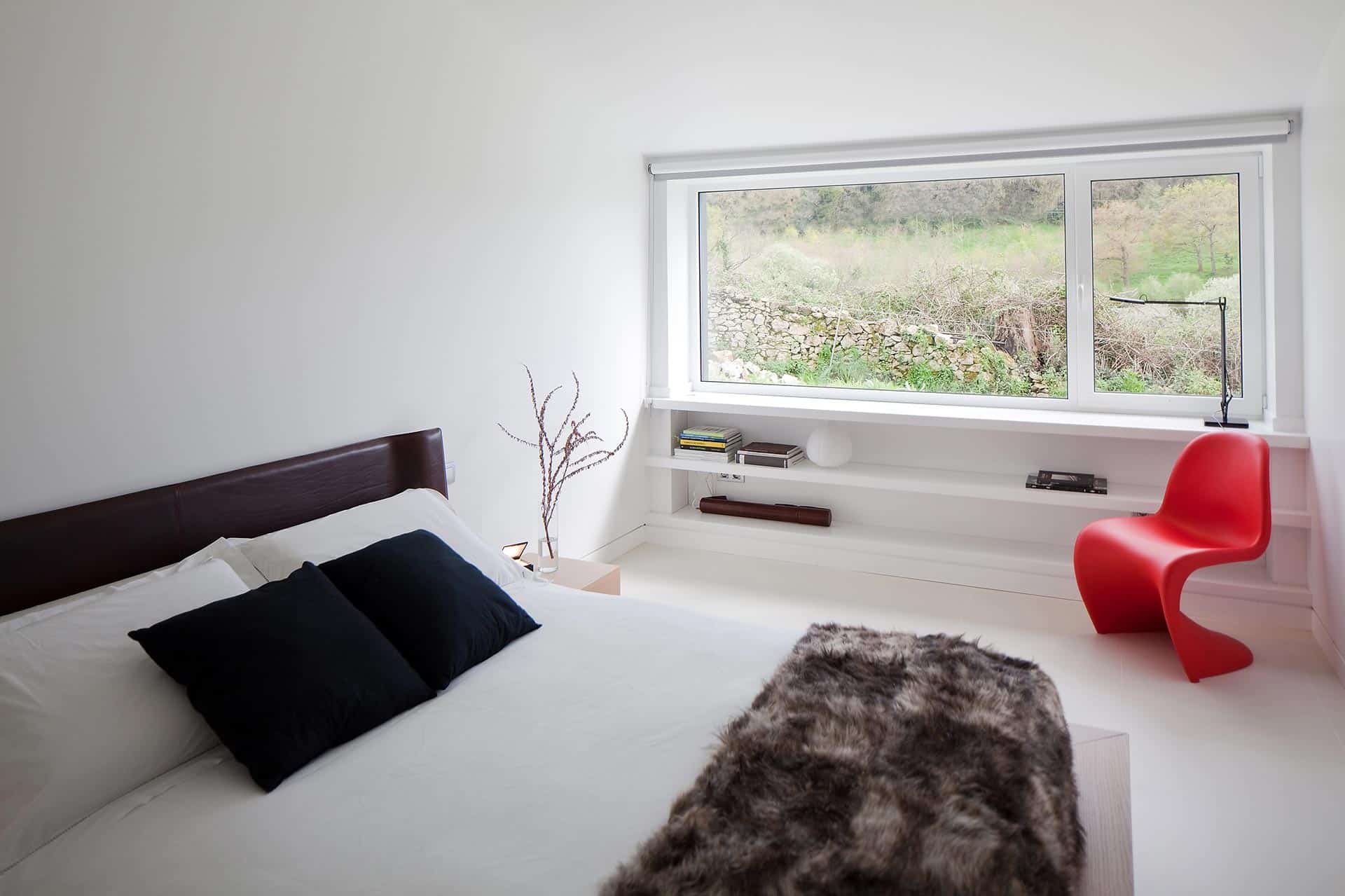 Dormitorio de casa pasiva diseñada por Moah Arquitectos en Villaverde