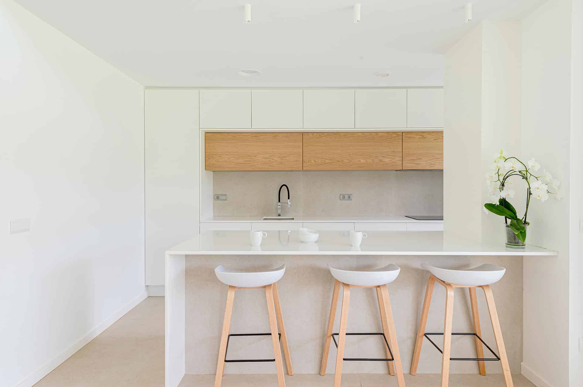 Cocina minimalista en casa moderna de diseño diseñada por Moah Arquitectos en Pámanes