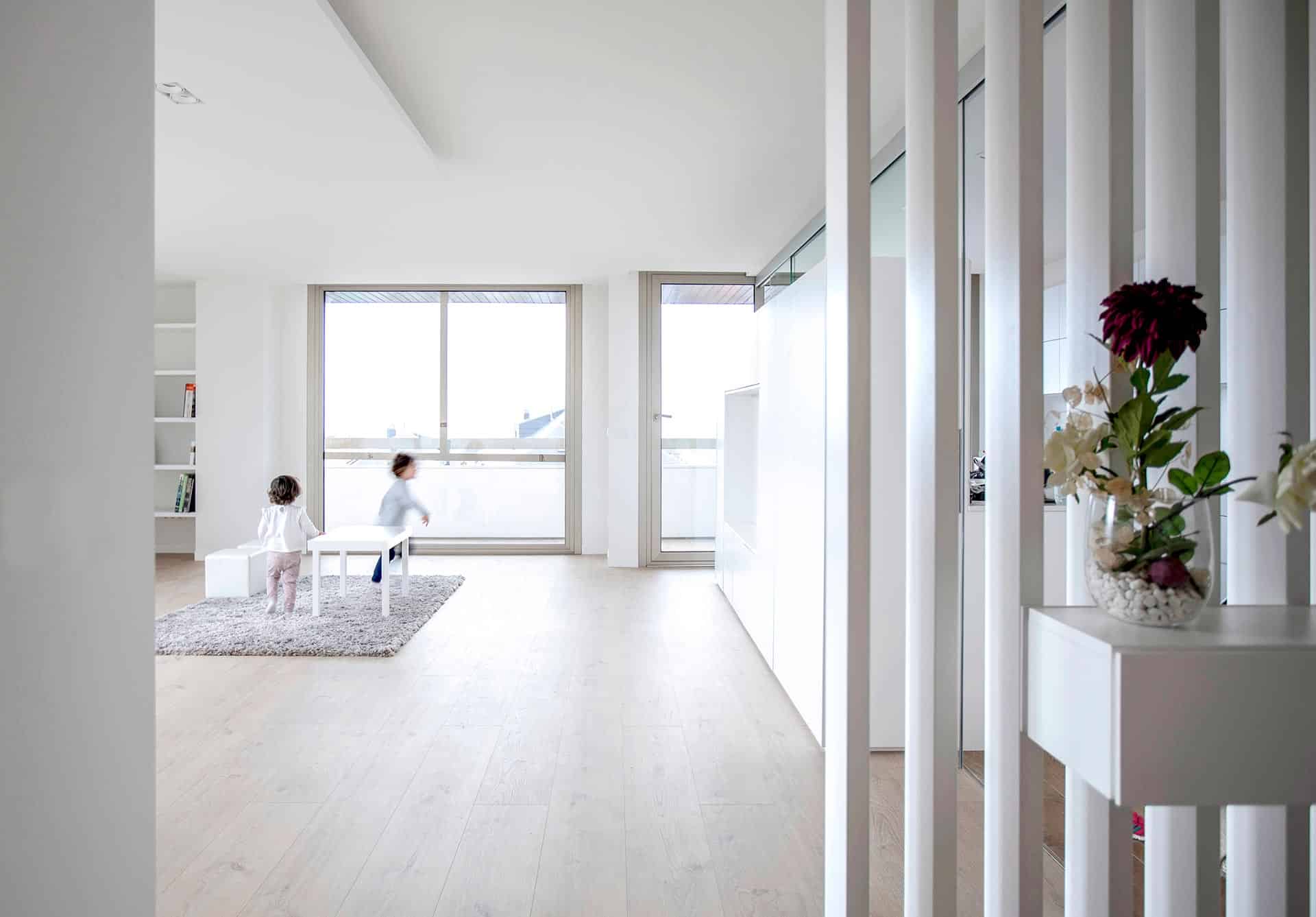 Salón en vivienda diseñada por Moah Arquitectos en Santander