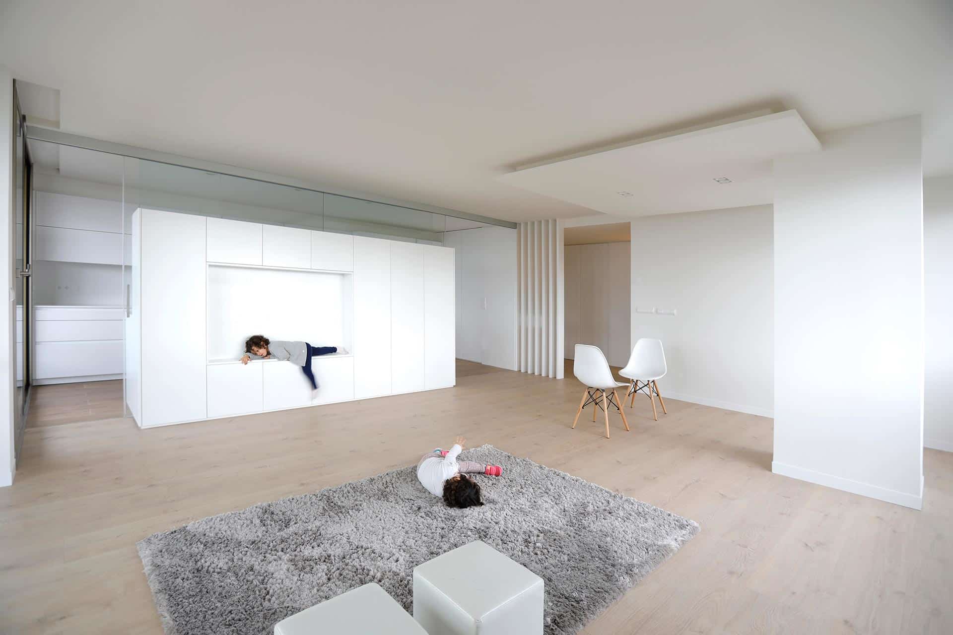 Salón en vivienda diseñada por Moah Arquitectos en Santander