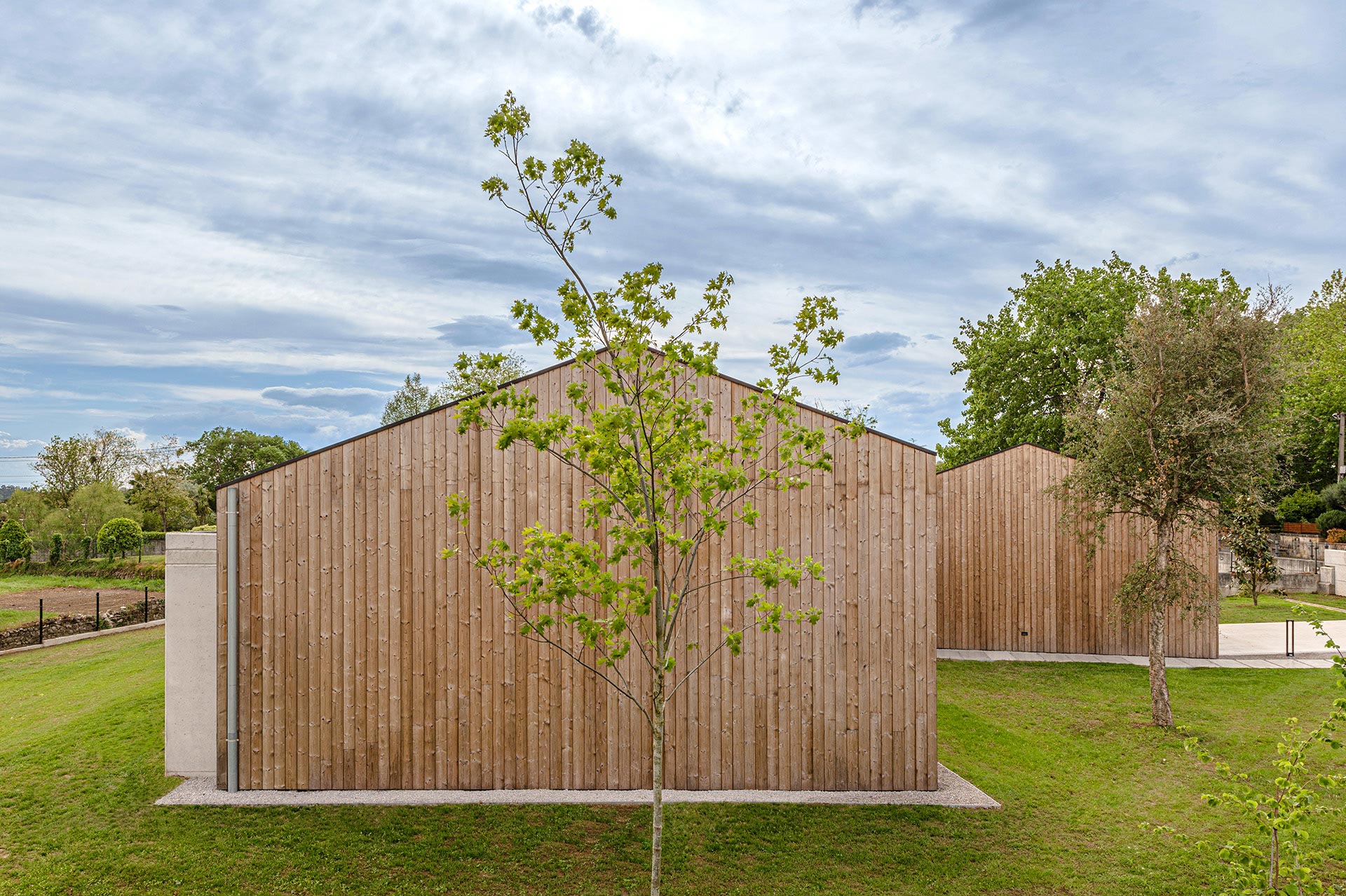 Exterior de casa de madera diseñada por Moah Arquitectos en Suesa. Cantabria.