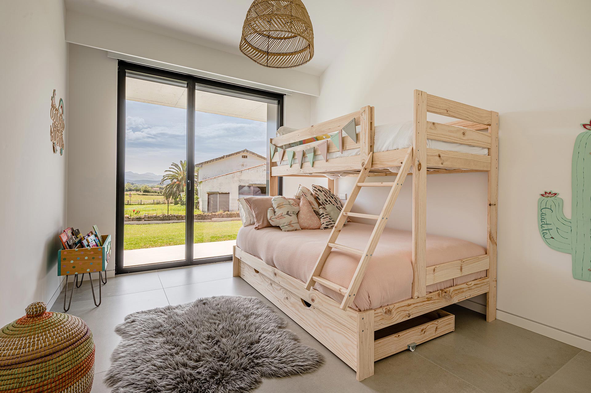 Interiorismo de dormitorio infantil diseñado por Moah Arquitectos en Suesa. Cantabria.